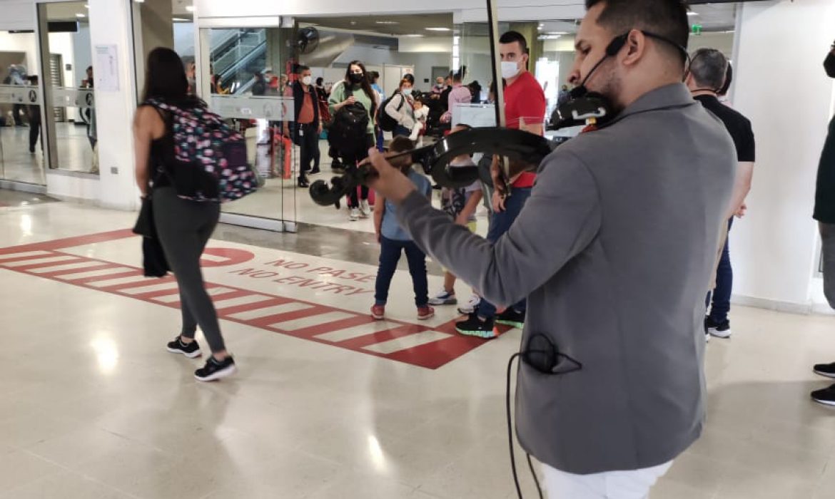 Recibimos a los Pasajeros del Aeropuerto Camilo Daza con Música en Vivo