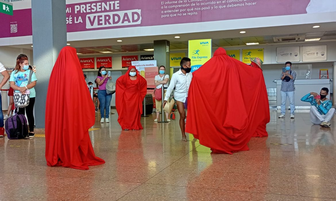 Baile tradicional “La Yonna” en el aeropuerto Almirante Padilla
