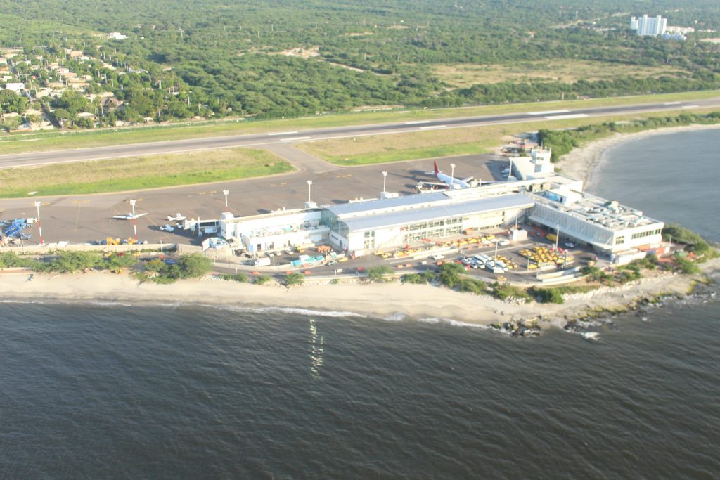 Vista aerea aeropuerto Santa Marta