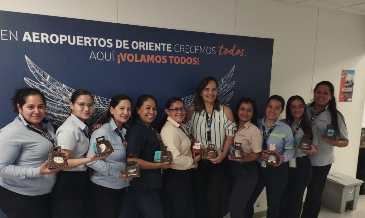 Las mujeres de Aeropuertos de Oriente S.A.S conmemoran sus derechos