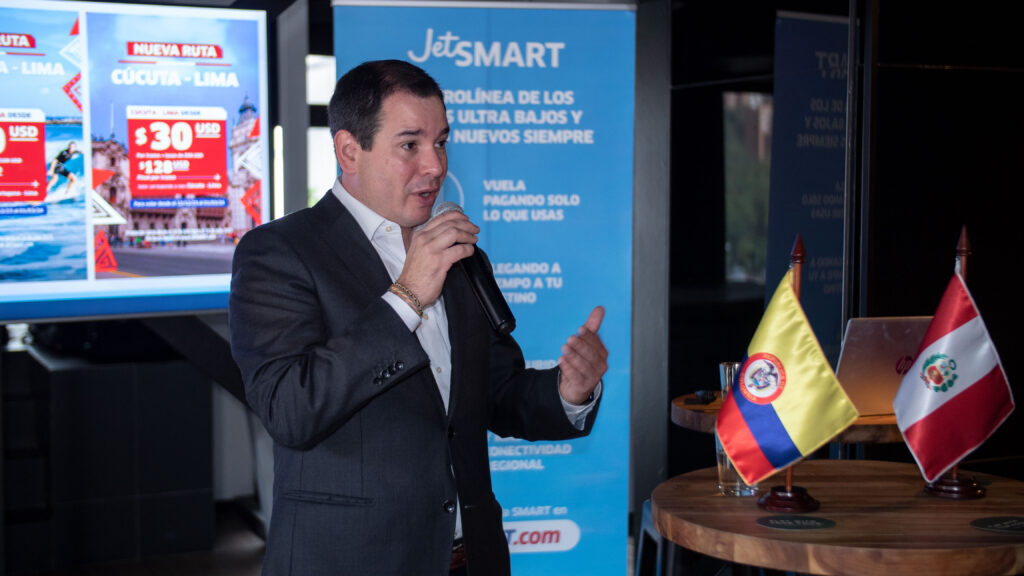 JetSMART. Víctor Mejía, Vicepresidente Comercial