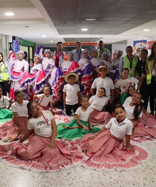 El Aeropuerto Internacional Palonegro promovió la cultura y el turismo con una presentación artística